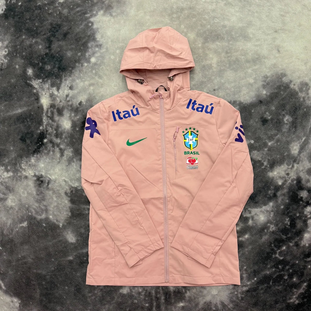 Veste imperméable rose du Brésil à plat, capuche relevée et poche zippée poitrine